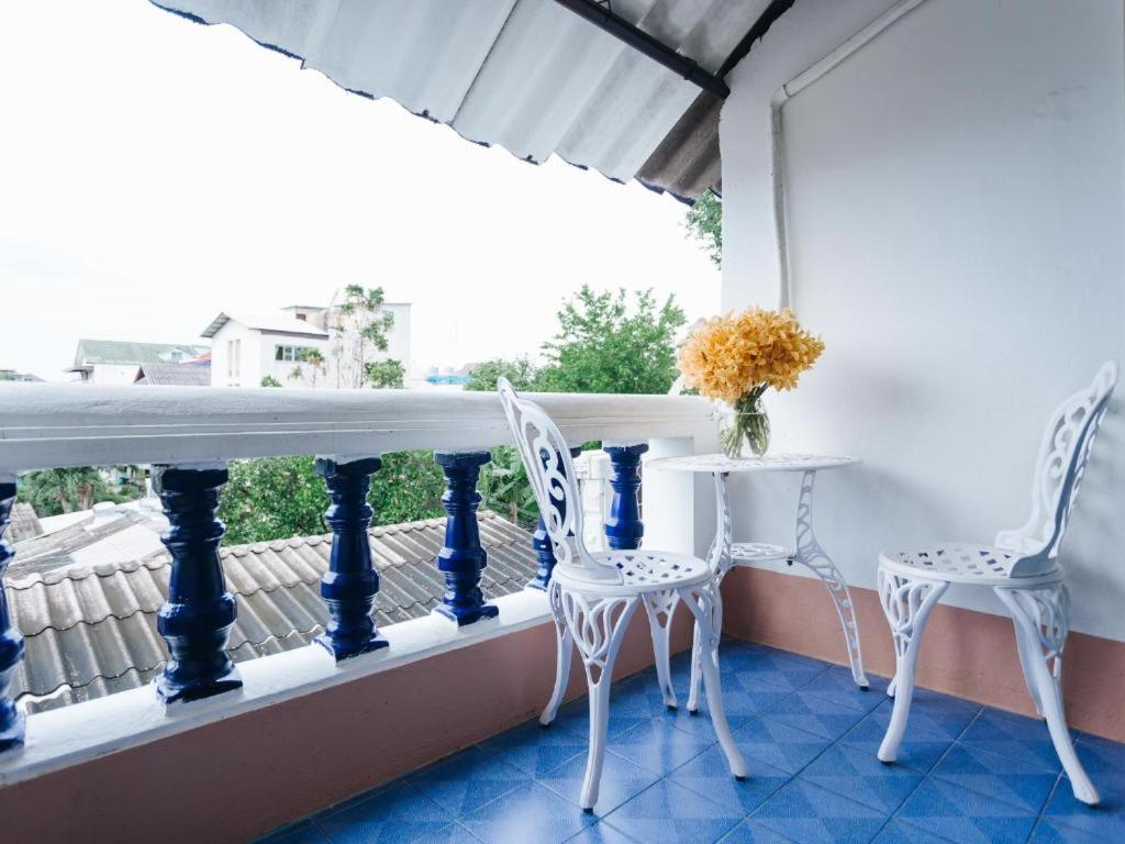 Rendezvous Oldtown Chiangmai Hotel Chiang Mai Bagian luar foto