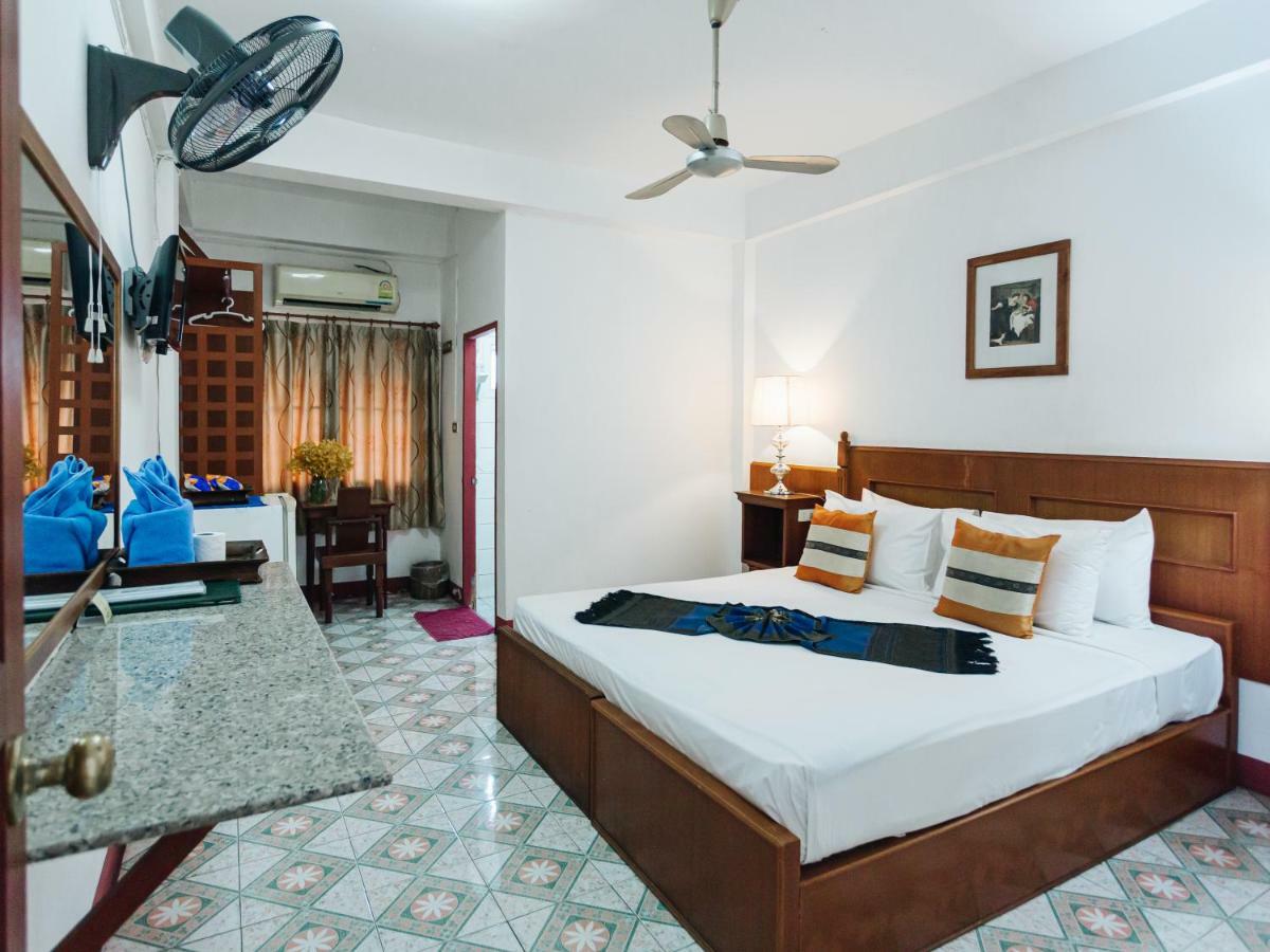 Rendezvous Oldtown Chiangmai Hotel Chiang Mai Bagian luar foto