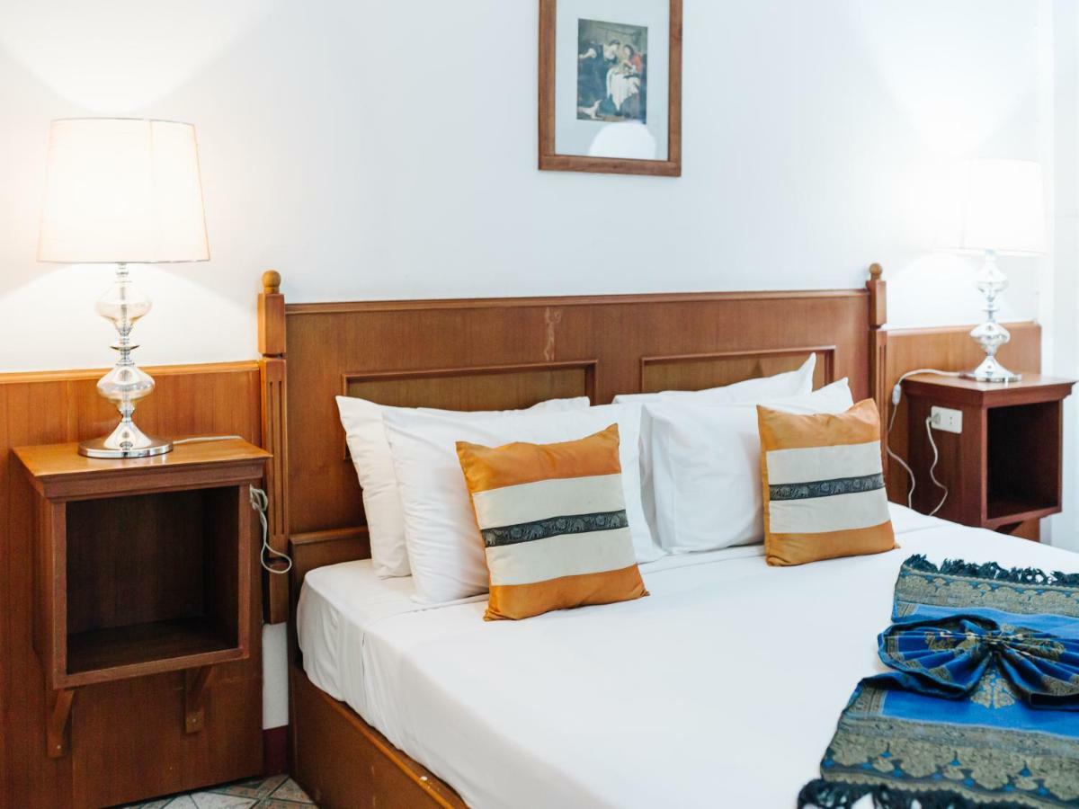 Rendezvous Oldtown Chiangmai Hotel Chiang Mai Bagian luar foto